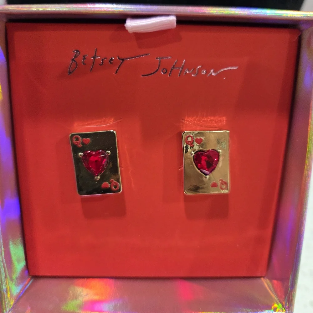 ❤️▪️Betsey Johnson ▪️Gold and Red Queen Of Hearts  Playing Card Stud Earrings